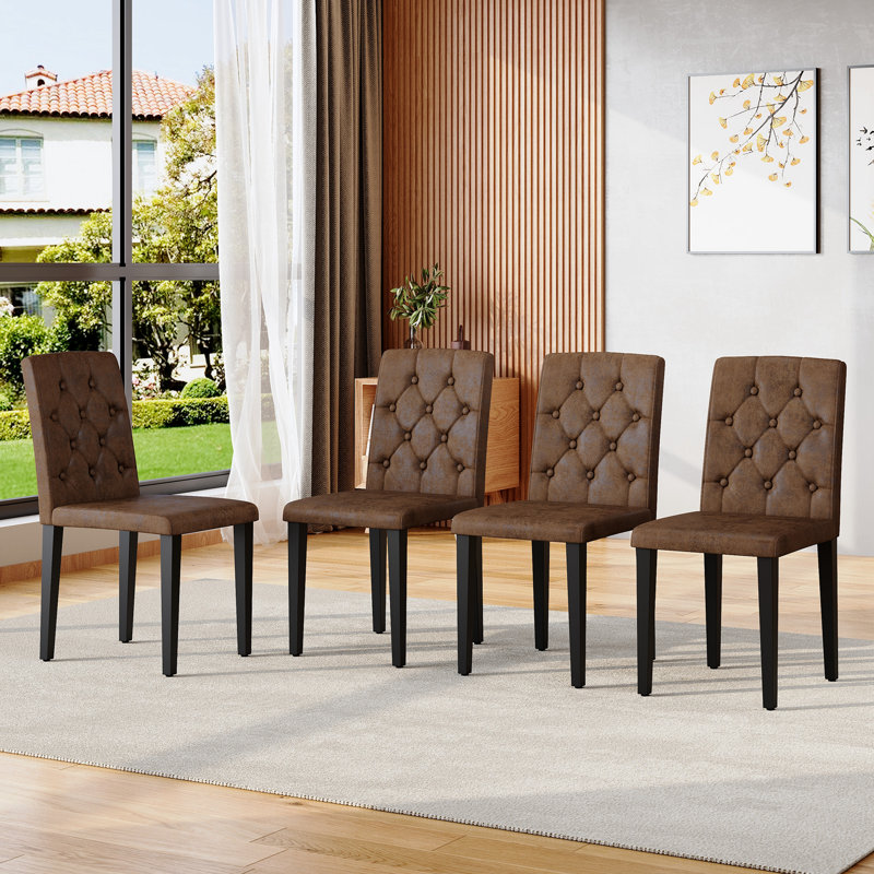 Ensemble de 4 chaises de salle à manger en suède brun: comprend un dossier capitonné, une hauteur de 35 po et des pieds en métal noir. Combine esthétique et confort. Convient aux salles à manger, aux bureaux, etc.