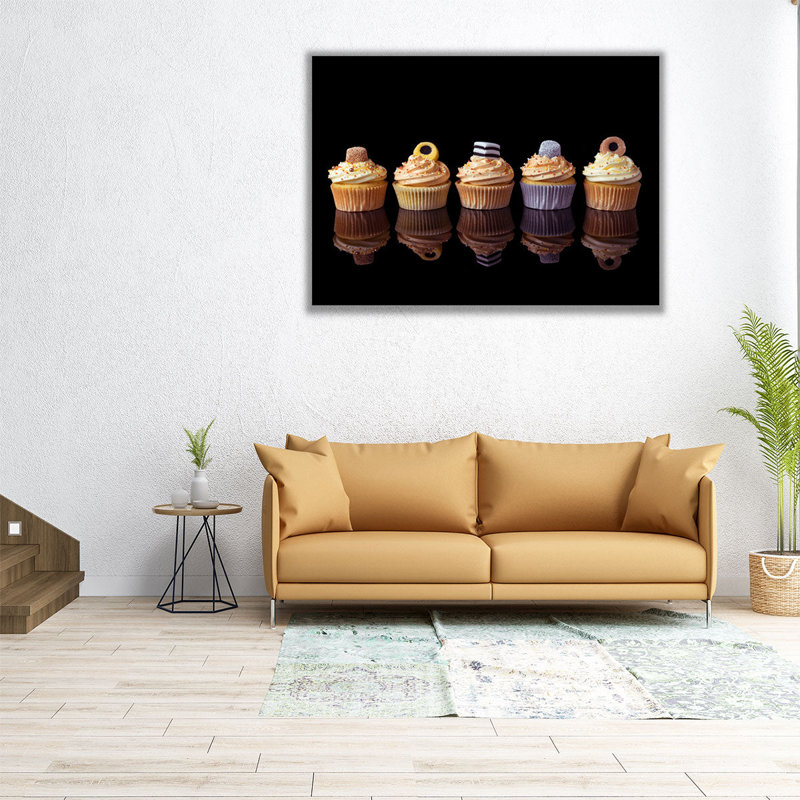 Liquorice Allsorts Cupcakes In A Row - reproduction d'art sur toile, H 36 po x l 48 po