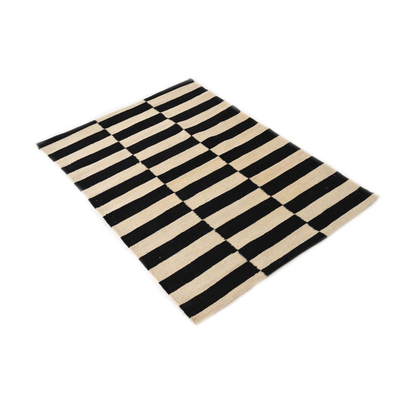 Tapis noir et blanc 2 pi x 4 pi