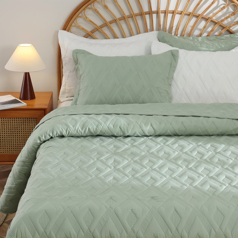 Microfiber Geometric Bedding Reversible Soft Quilt, King Quilt + 2 King Shams, Green