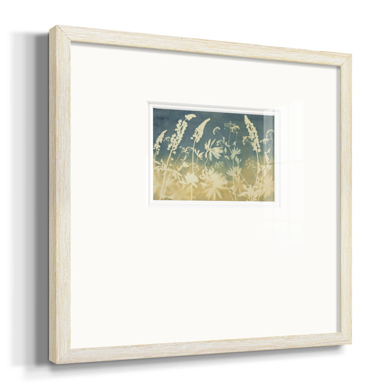 Solstice Lupin - reproduction encadrée de qualité supérieure, L 17 po x H 17 po, Papier avec cadre blanc