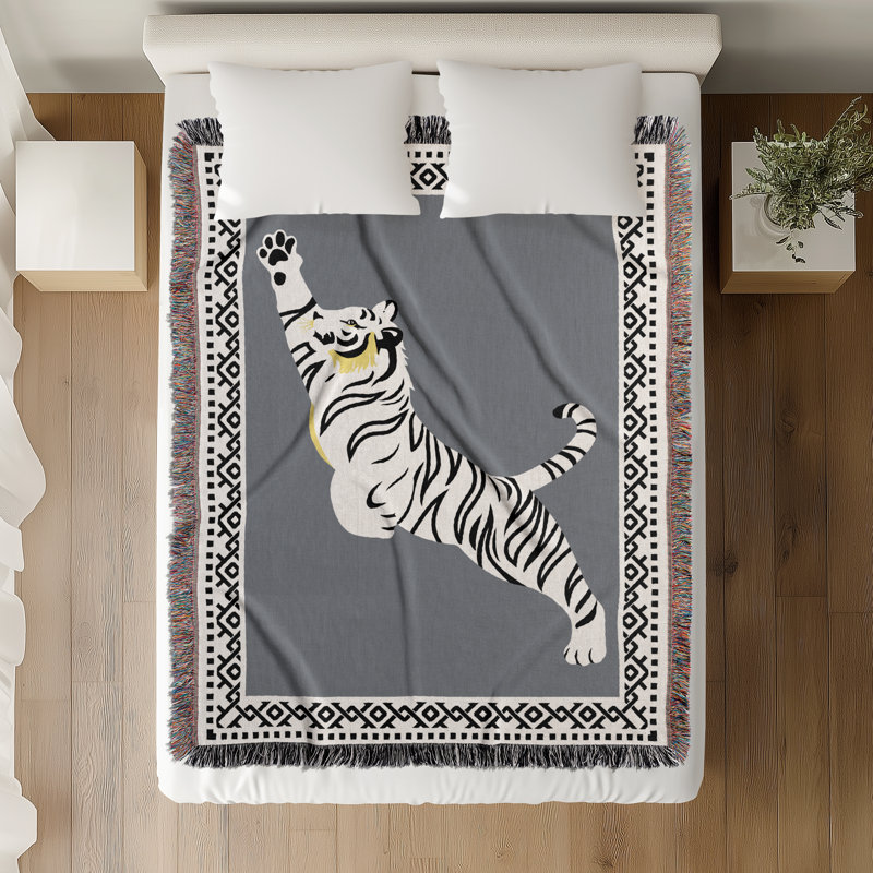 Jeté de lit Kat Tiger, L 80 po x l 60 po, Gris / Blanc cassé