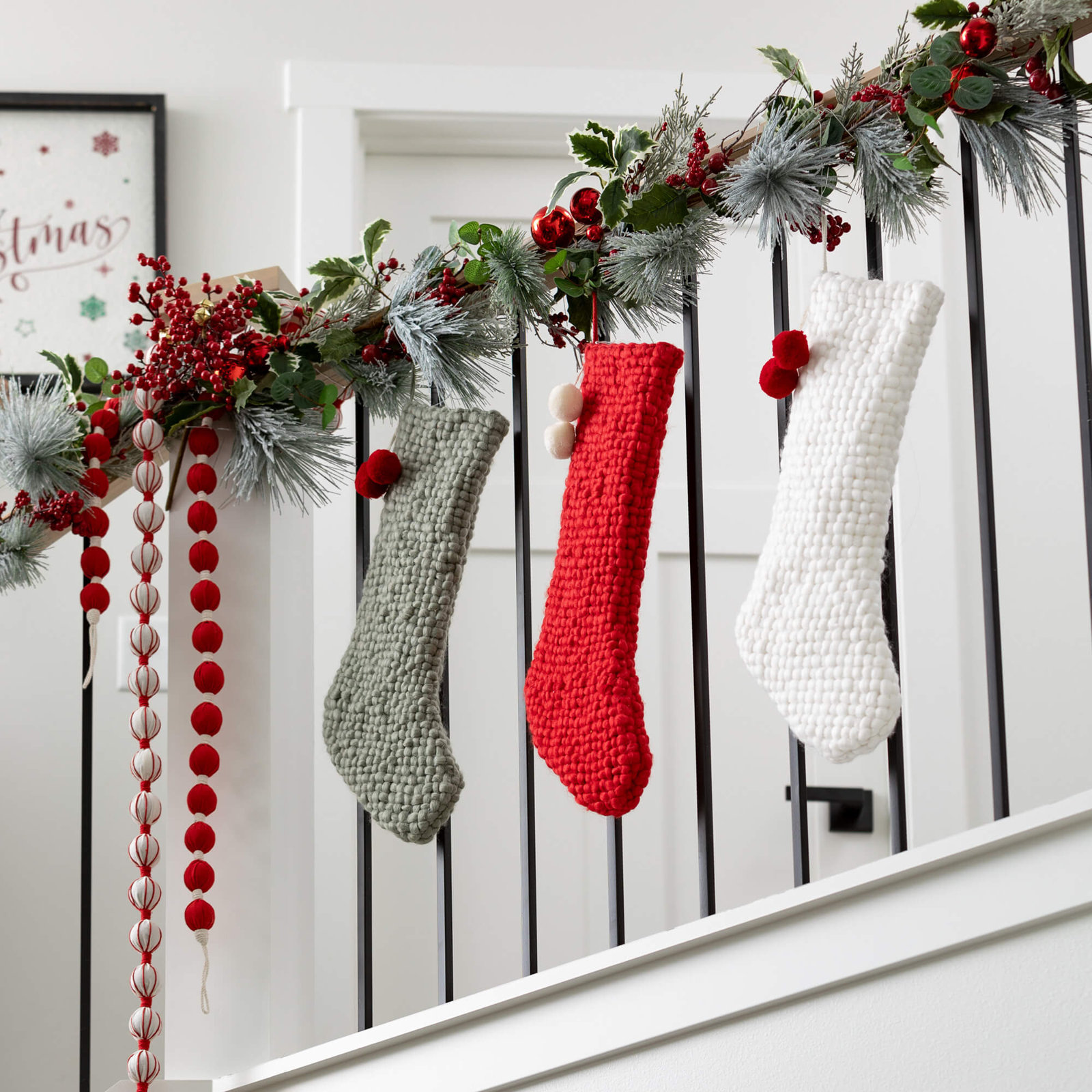 6' Red/White Ball Novelty Garland