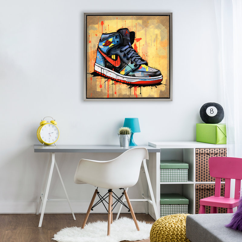 Cadre flottant Sporty Sneaker, conçu par Creative Studio, H 25 po x l 25 po, Cadre flottant gris lustré