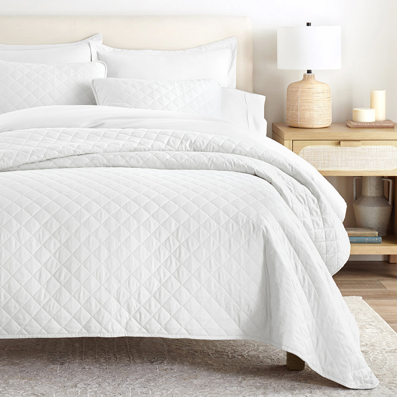 White Microfiber Twin Reversible Quilt Set with Shams