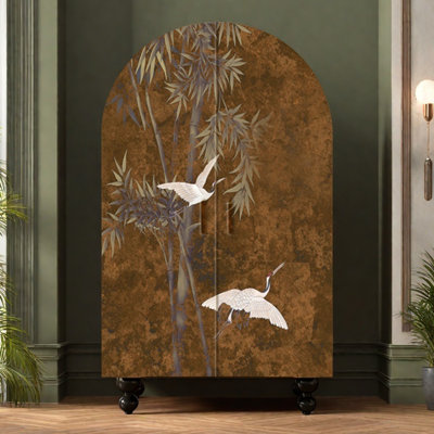 Armoire arquée avec tablettes et portes