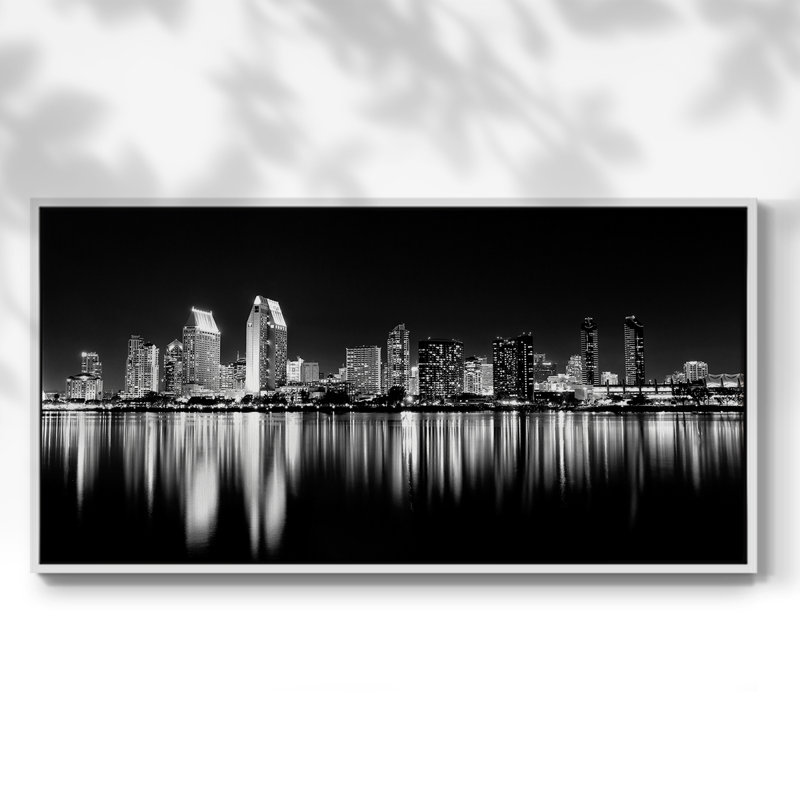 San Diego Lights- Toile tendue avec châssis tendue, prête à être accrochée, H 21 po x l 41 po, Blanc