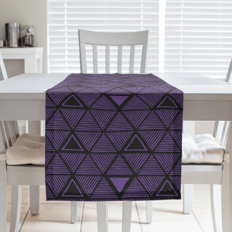 Chemin de table à triangles dessinés à la main Classic, 16 po x 72 po, Mauve clair / noir