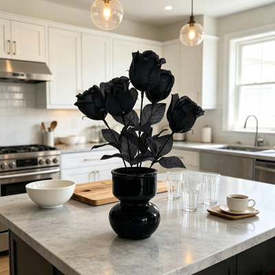 Ensemble de 4 roses noires réalistes en soie, tiges de roses artificielles de 35,5 cm avec pétales et feuilles plus vrais que nature, bouquet de fleurs gothique sans entretien pour la décoration d'Halloween, une maison hantée et des compositions florales gothiques victoriennes.