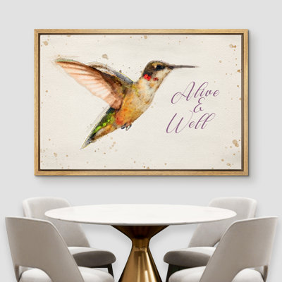 Art mural IDÉE4WALL, impression sur toile encadrée «Alive & Well», colibri, portrait et typographie, oiseaux, animaux, techniques mixtes, Pop Art, rustique, coloré, ultra pour le salon, la chambre à coucher et le bureau - 24 po x 36 po - Naturel