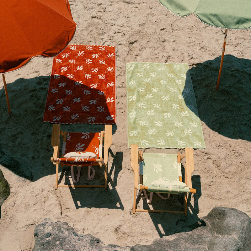 Tommy Chair, Rivie White