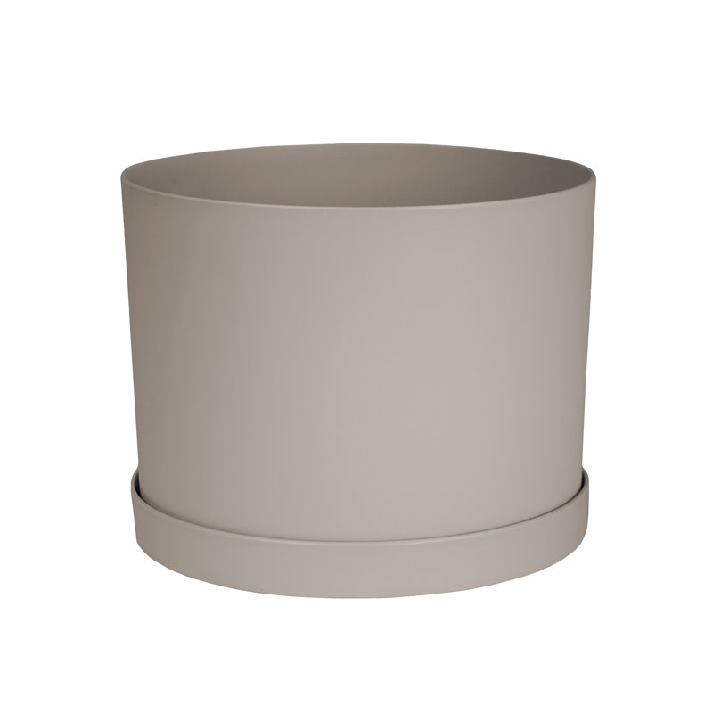 Modern Plastic Indoor/Outdoor Round Planter with Saucer, Brown, 6.63" H x 8.5" W x 8.5" D