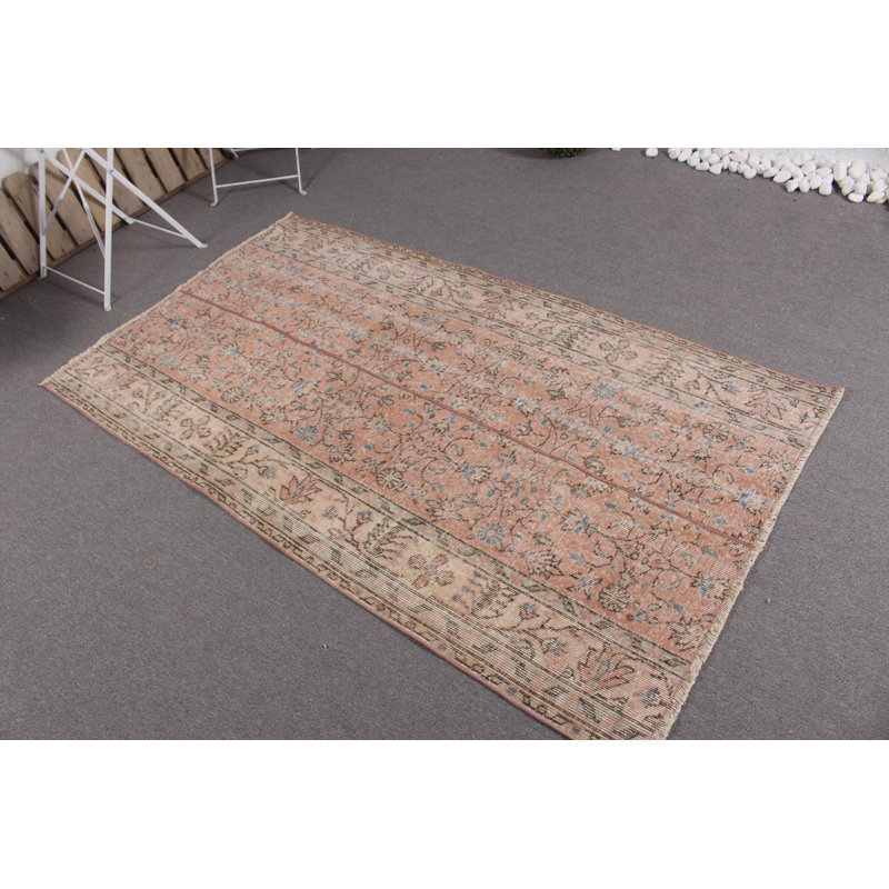 Tapis turc vintage fait à la main avec un élégant motif pêche et floral pour la décoration intérieure