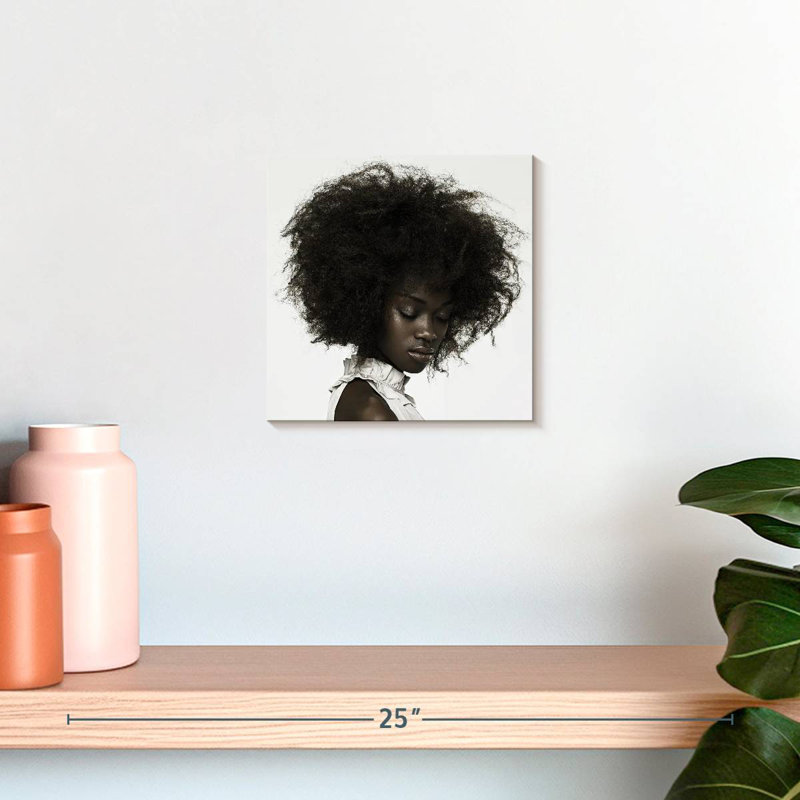 Leisha, femme aux cheveux bouclés, H 10 po x l 10 po