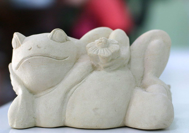 Figurine en grès faite à la main Riaria