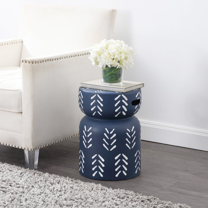 Tabouret de jardin intérieur / extérieur en sablier de 14 po avec poignées, table d'appoint résistante aux intempéries, bleu marine / blanc Kiri