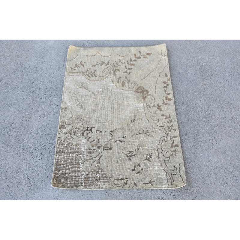 Tapis en laine beige 24,8 x 35,4 po, motif floral classique