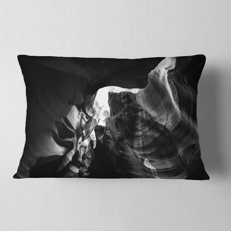 Coussin Designart «Black and White Antelope Canyon» Designart