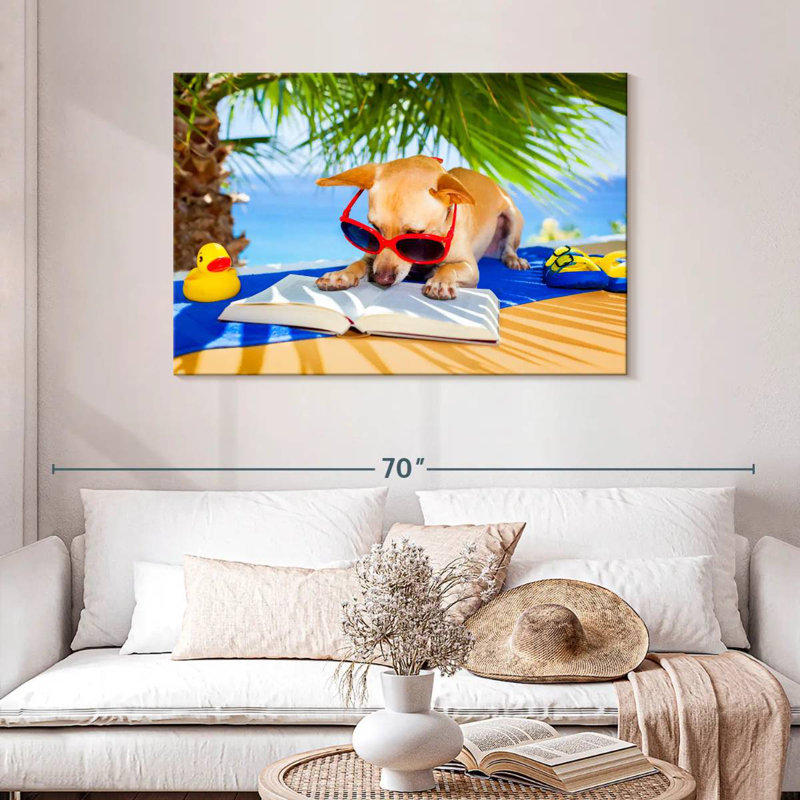 Chien ketti lisant sur la plage, H 30 po x l 45 po