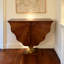 Table de console en bois massif et composite brun et doré