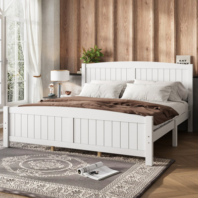 Lit plateforme en bois avec lattes de soutien et structure solide