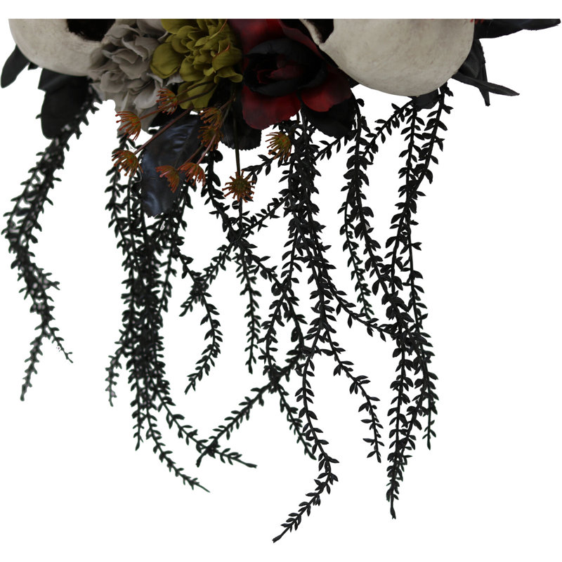 Poignée de bois 24 po Haunted Hill Farm Couronne d'Halloween suspendue avec crânes, fleurs d'automne et vignes
