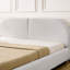 Structure de lit grand format avec tête de lit courbée, design minimaliste, tissu d'usure circulaire, structure rembourrée avec pieds robustes, style moderne pour les chambres contemporaines-690431106
