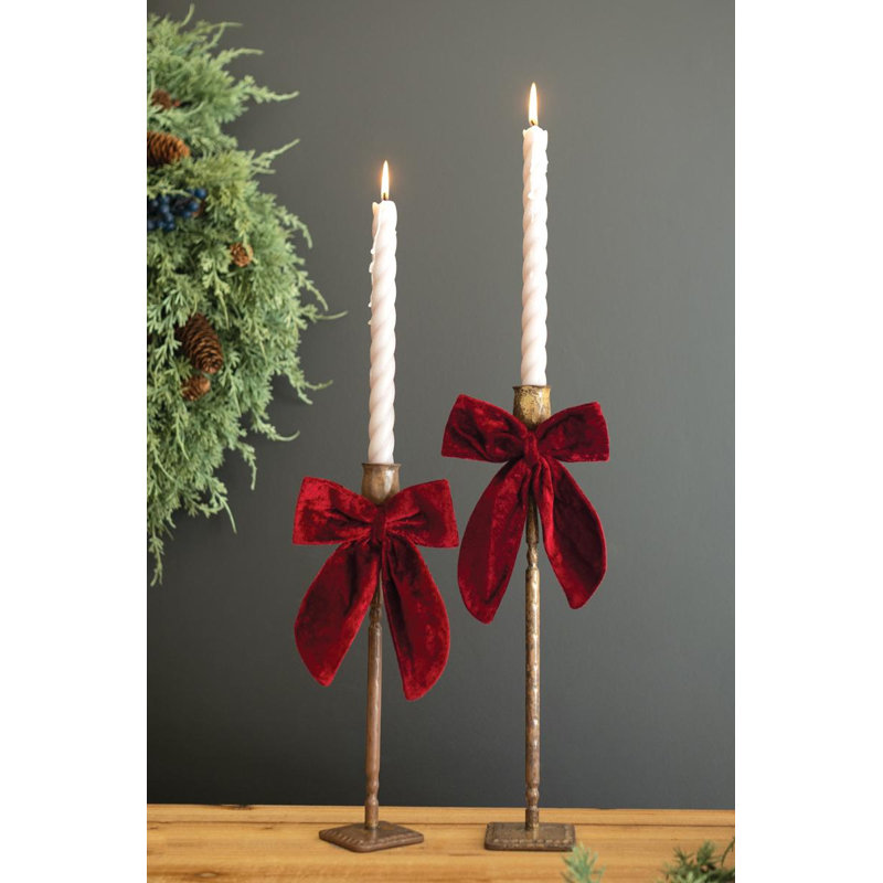 Ensemble de deux porte-bougies en laiton antique