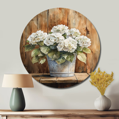 Hortensias sur la table de grange I - hydrangées rondes, art mural en métal blanc traditionnel