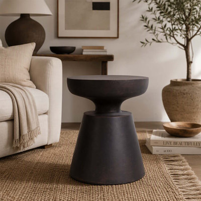 Table d'appoint d'extérieur en béton léger, finition cuivre, durable et élégante pour les espaces extérieurs modernes