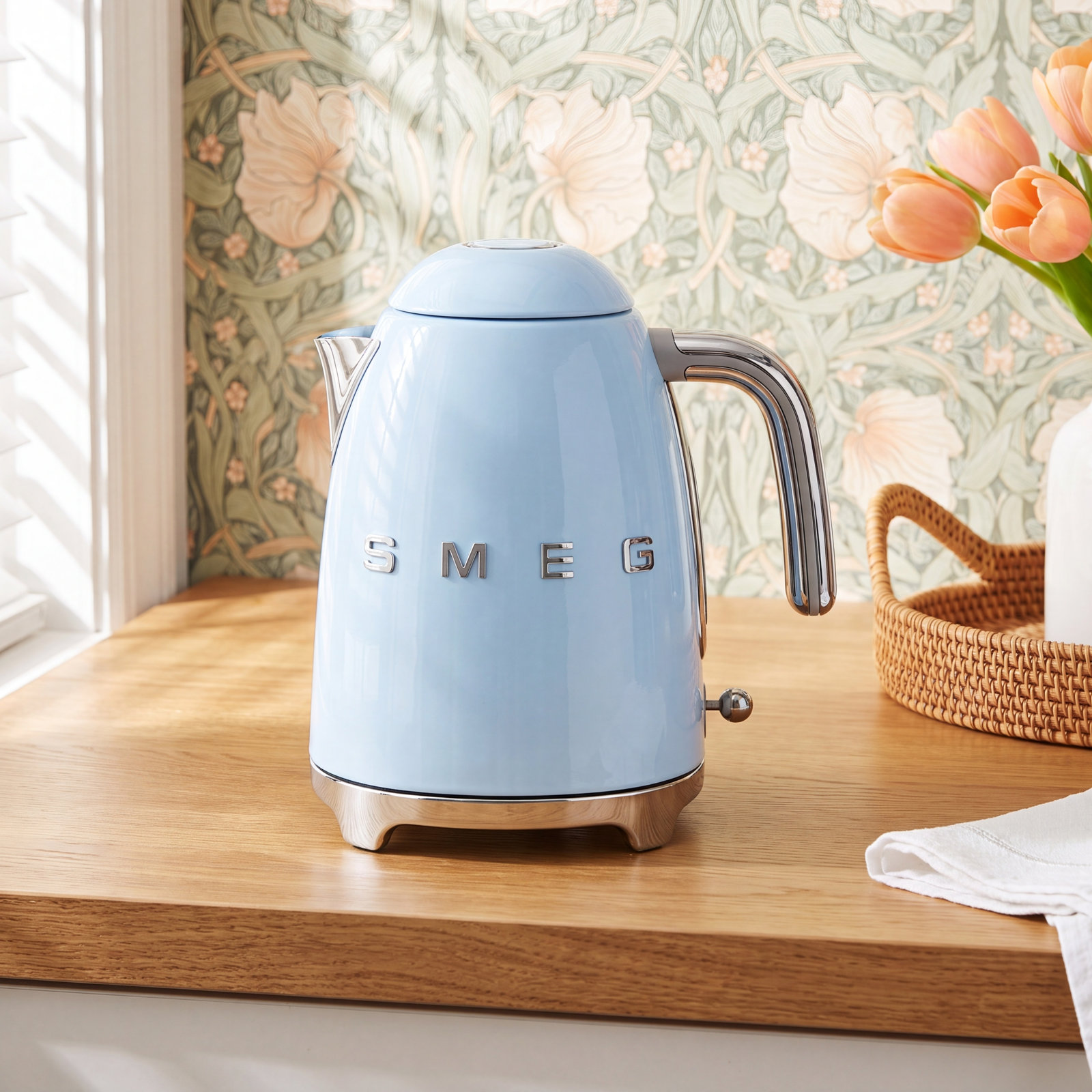 SMEG 50s Style 7-Cup Electric Kettle, Pastel Blue