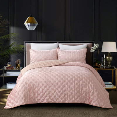  Velvet 3 Pieces Comforter Set