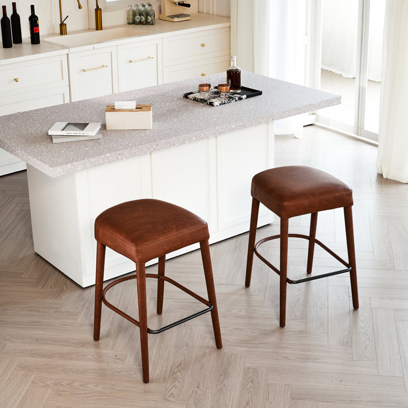Tabouret de bar en faux cuir brun à hauteur de comptoir avec pieds et repose-pieds en métal, siège rembourré confortable pour îlot de cuisine, pub, comptoir de salle à manger, 2. Forme ovale, design ergonomique, matériau principal en polyuréthane
