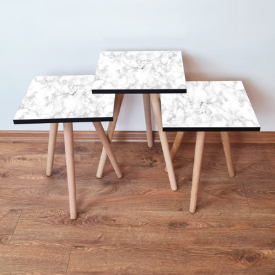 Ensemble de 3 tables gigognes modernes en marbre blanc et gris, 13,8 x 20,5 x 13,8 pouces | 100% panneau de fibres à densité moyenne avec pieds en bois de hêtre | Élégant et fonctionnel pour le salon et le bureau, peu encombrant et élégant