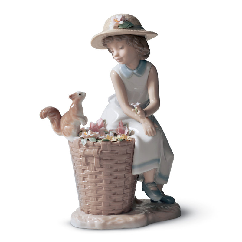 Bonjour l’écureuil ! Figurine de fille