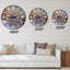 Maison traditionnelle d'hiver recouverte de neige II - Horloge murale traditionnelle-60187390
