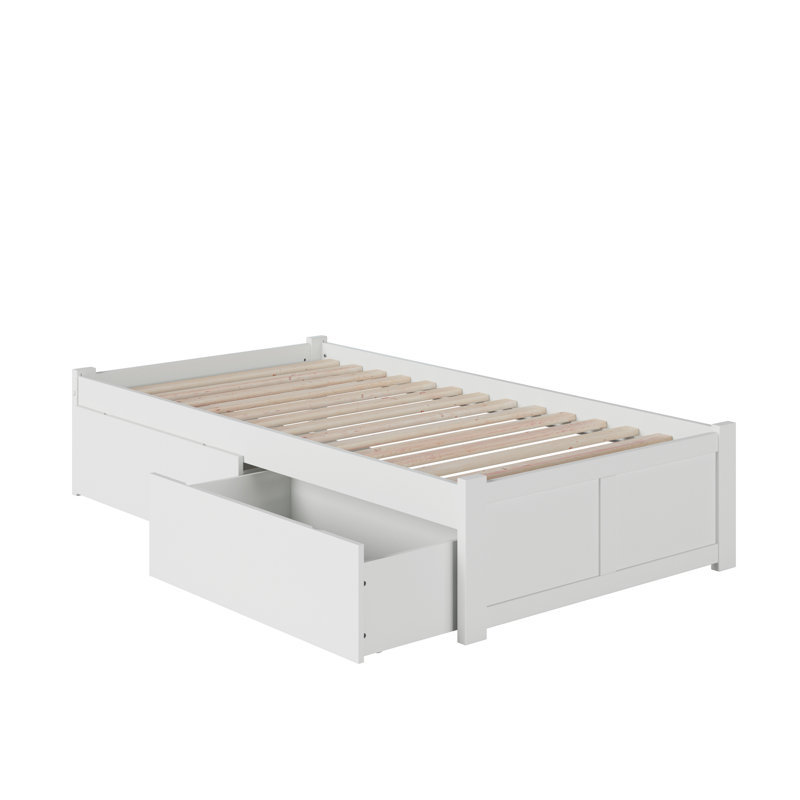 Grand lit plateforme en bois massif Concord avec pied de lit et tiroirs de rangement en caramel clair, Blanc