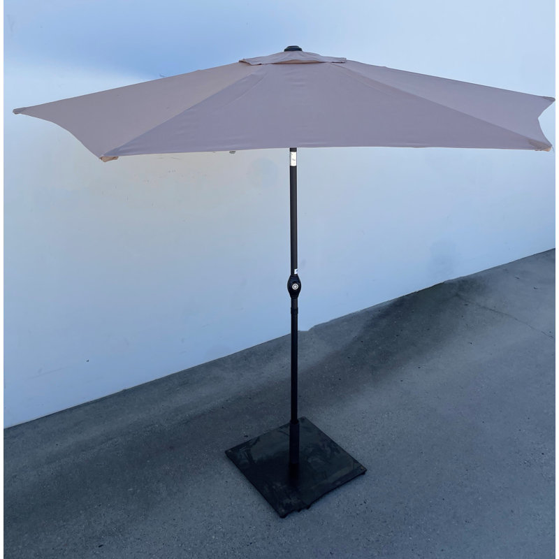 Parasol - Patio en acier 9 po avec manivelle Rhino