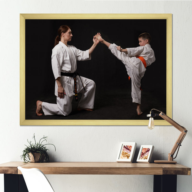 Karate Kick Entraînement sur toile, Cadre doré simple, H 12 po x l 20 po x P 1 po