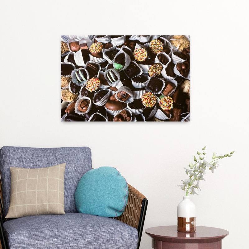 Art mural contemporain, bonbons au chocolat et coupes en papier blanc, H 16 po x l 24 po