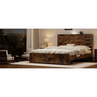 Structure de lit grand format avec rangement et charge, plateforme en bois avec finition en bois patiné, support à lattes en métal, brun foncé, pour les prises de courant dans les tiroirs des chambres à coucher pratiques, aucun sommier nécessaire