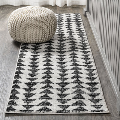 Farnham Moroccan Triangle Geometric Cream/Black Rug