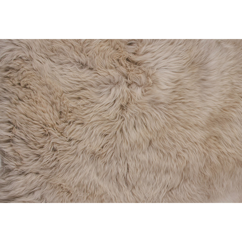 Tapis brun en peau de mouton fait à la main
