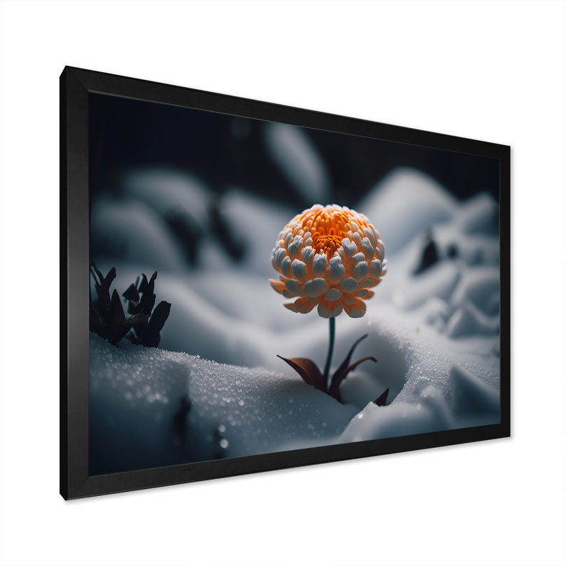 «A Blooming Orange Marigold Flower in Winter II», impression sur toile, H 16 po x l 32 po x P 1 po