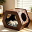 Lit de chat hexagonal compact et multifonctionnel en panneaux de particules à motif de bois, idéal pour les petits espaces.