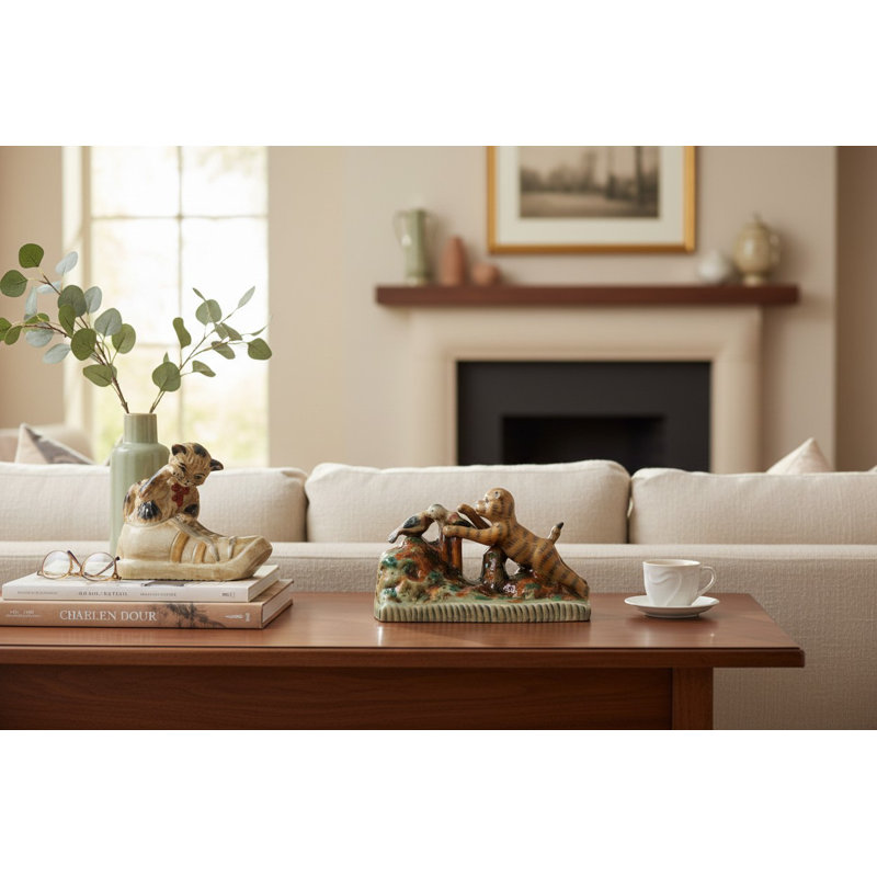 Figurine chat en porcelaine avec oiseaux
