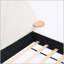 Lit arqué unique avec petite table, confortable et élégant pour les chambres modernes