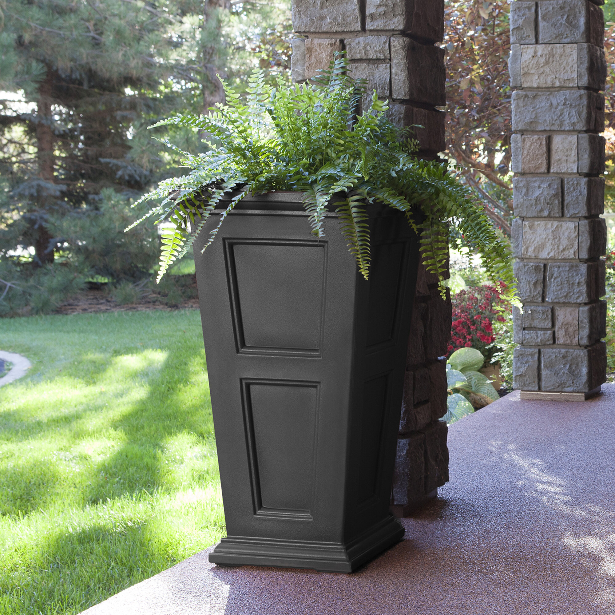Abram Tall Planter Box Sol 72 Outdoor Color: Black, Set of: 1