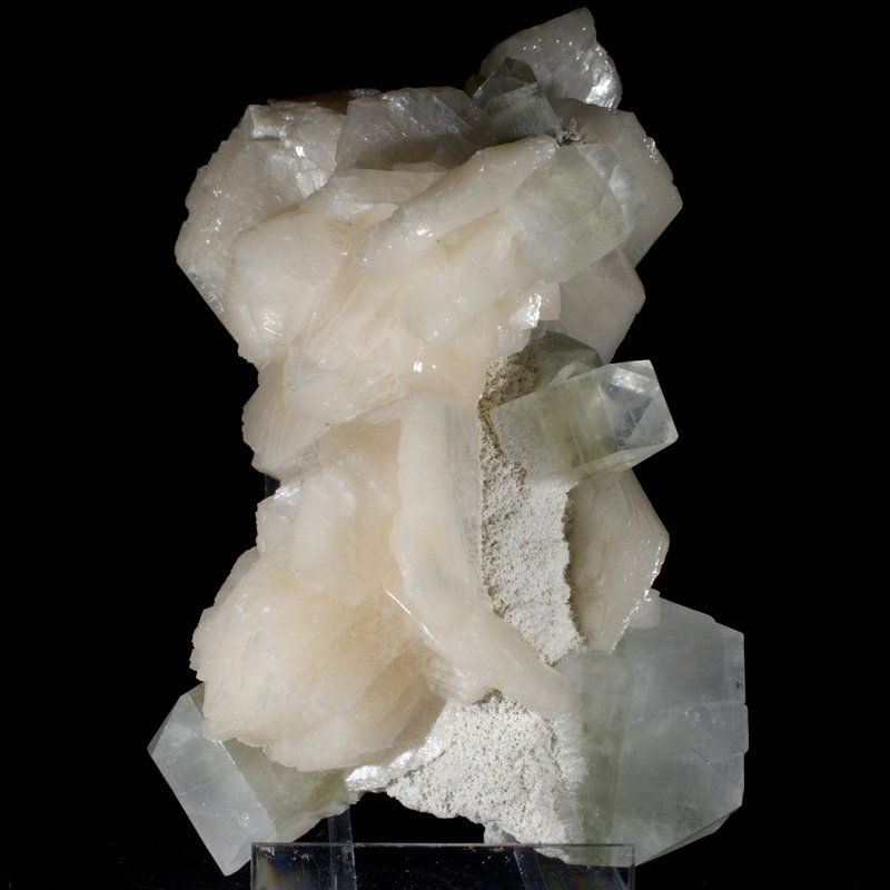 Stalactite de calcédoine avec cristal d'apophyllite