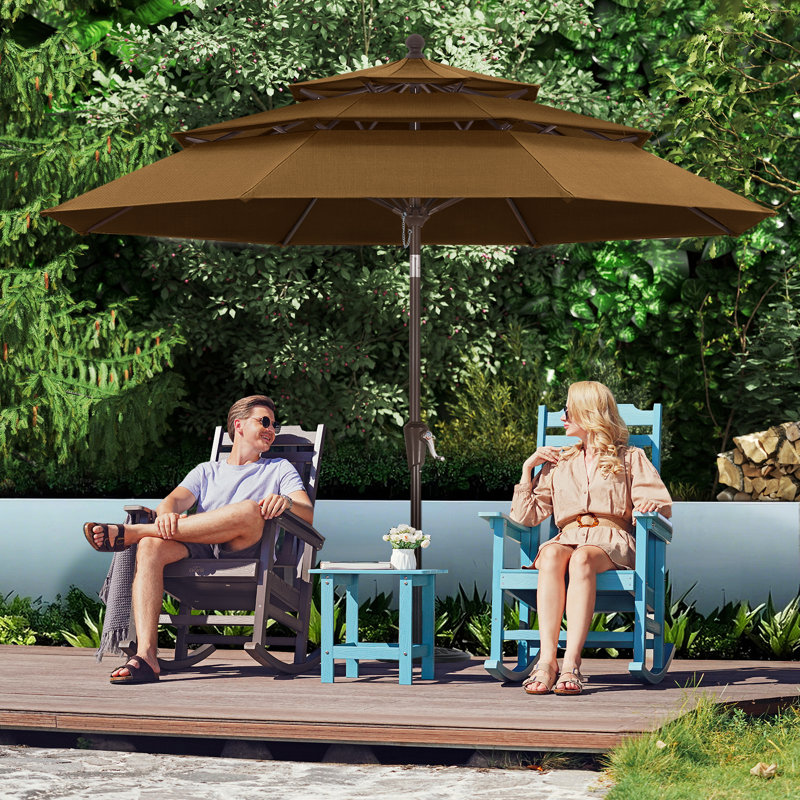 Parasol de marché à 3 niveaux en oléfine de 2,74 m (9 pi), avec inclinaison et levage à manivelle., Noyer